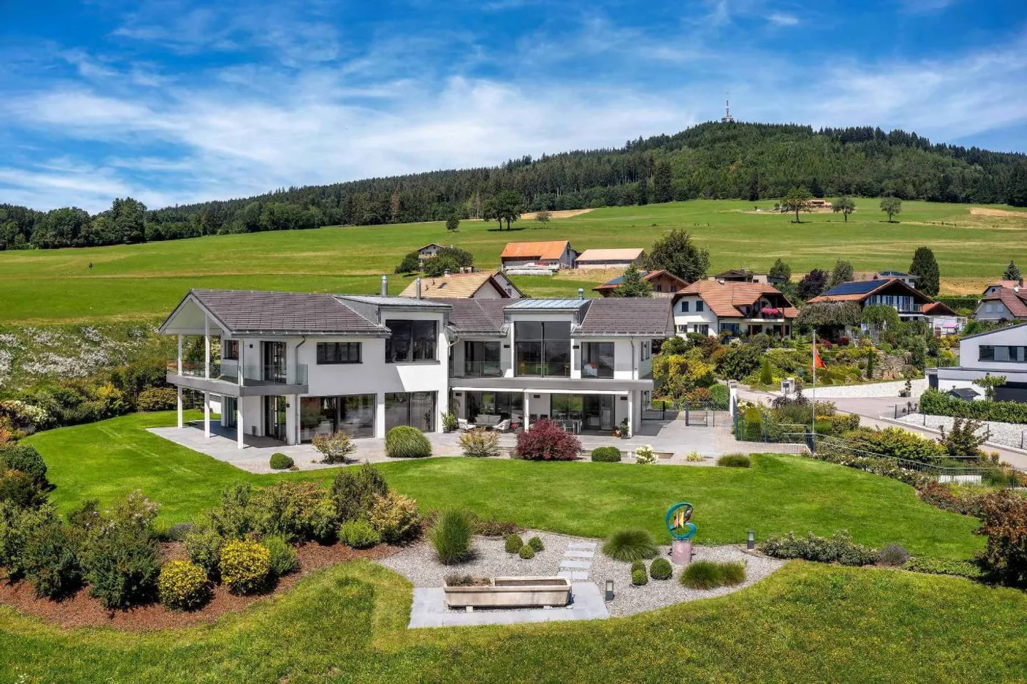 SORENS - DIVINE PROPERTY OF 10 ROOMS WITH UNOBSTRUCTED VIEW - Photo 1 of 13