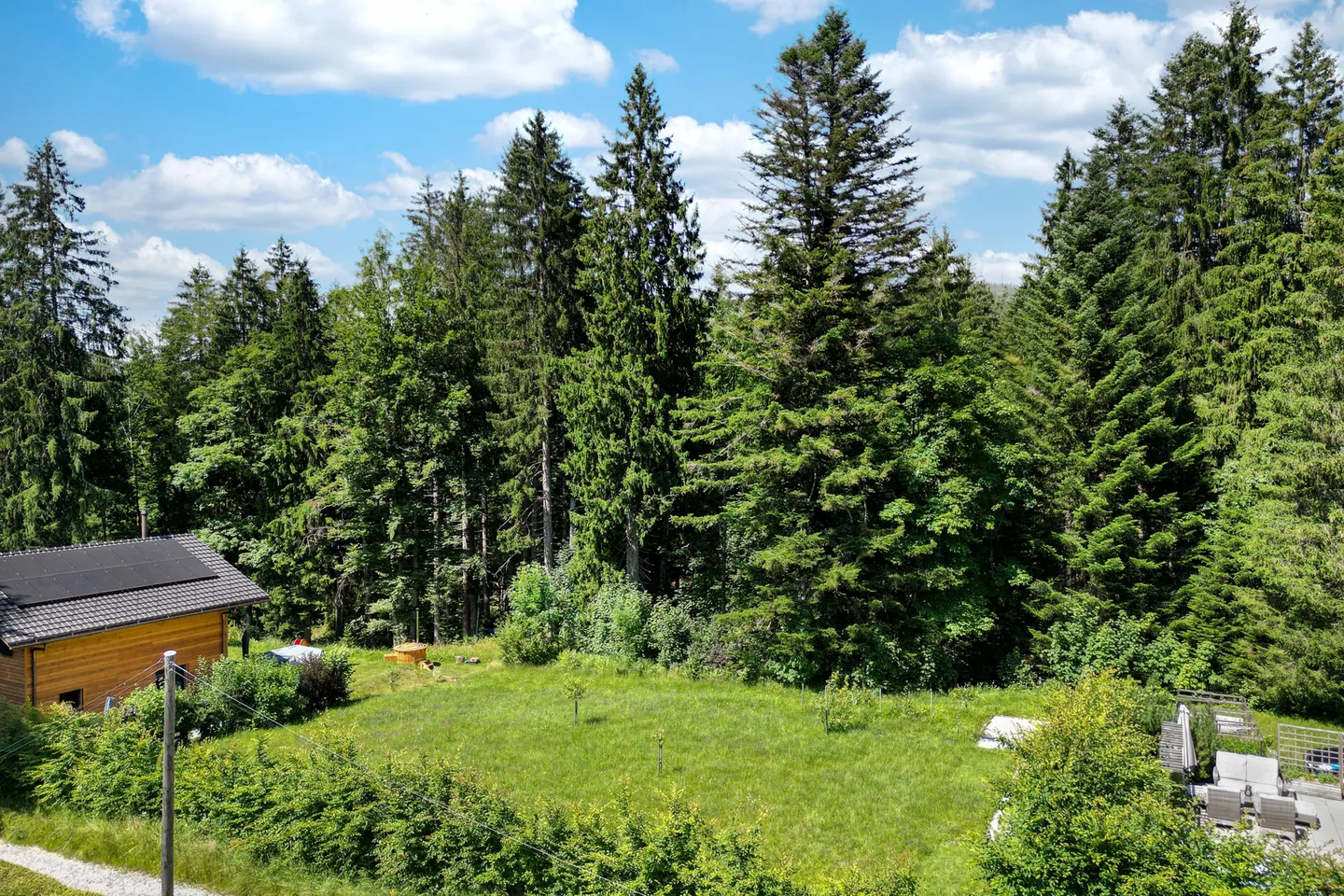 LES PACCOTS - WUNDERSCHÖNES CHALET MIT 7,5 ZIMMERN - Foto 7 von 13