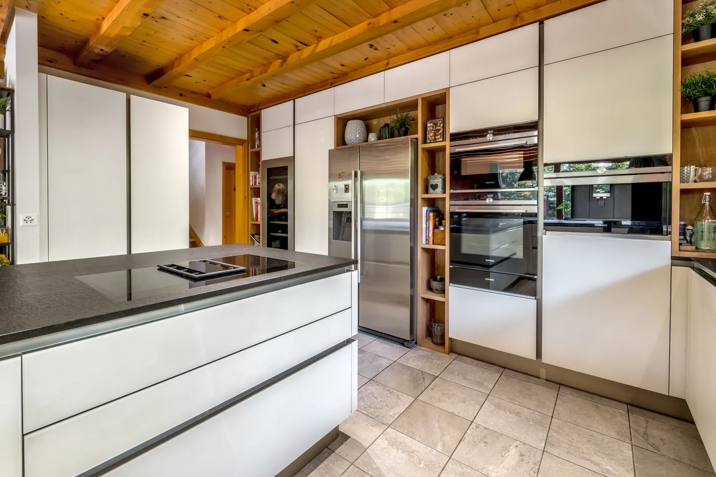 LES PACCOTS - WUNDERSCHÖNES CHALET MIT 7,5 ZIMMERN - Foto 11 von 13