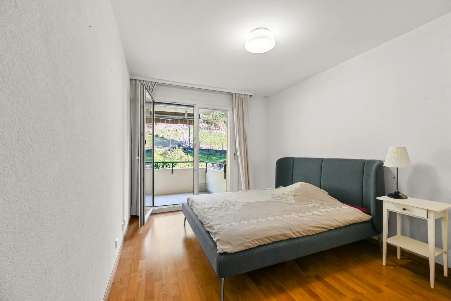 VEVEY - GERÄUMIGE 4.5 ZIMMER MIT GROSSER BALKON - Foto 4 von 9