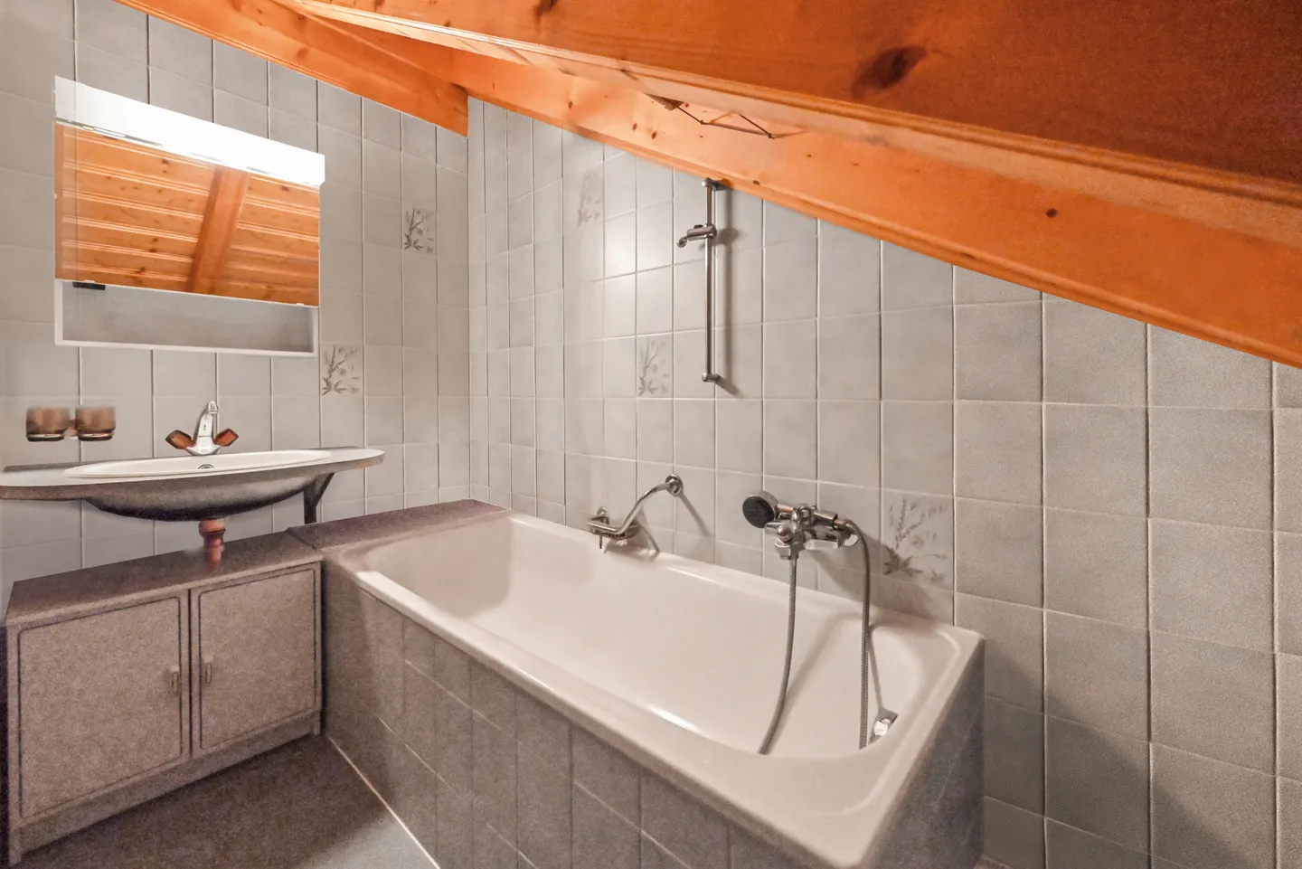 LES DIABLERETS - GEMÜTLICHE 2,5-ZIMMER-WOHNUNG IM DACHGESCHOSS - Foto 10 von 13