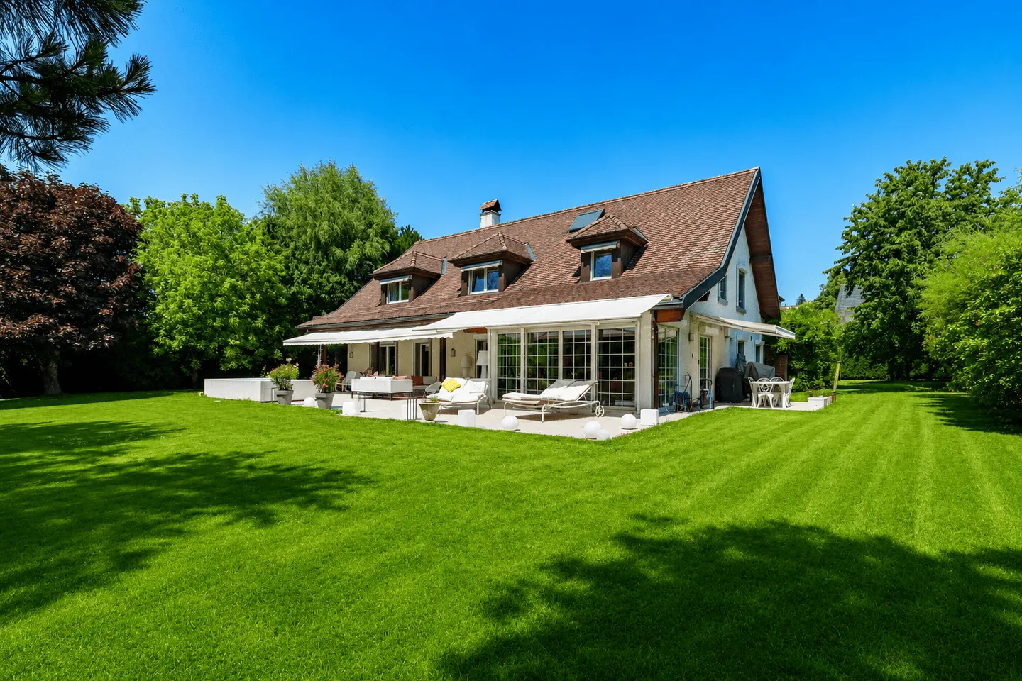 Villa Élégante avec Piscine Intérieure - Photo 2 sur 13