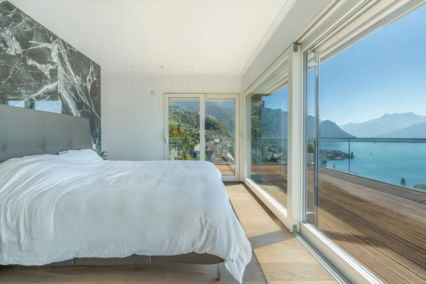 MONTREUX - ATTIQUE EXCEPTIONNEL AVEC VUE PANORAMIQUE - Foto 9 von 11