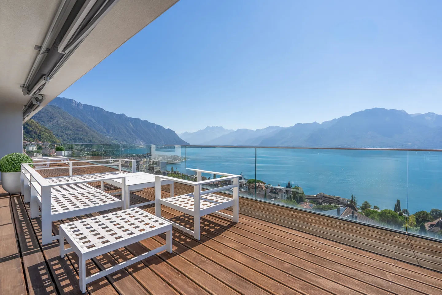 MONTREUX - ATTIQUE EXCEPTIONNEL AVEC VUE PANORAMIQUE - Foto 2 von 11