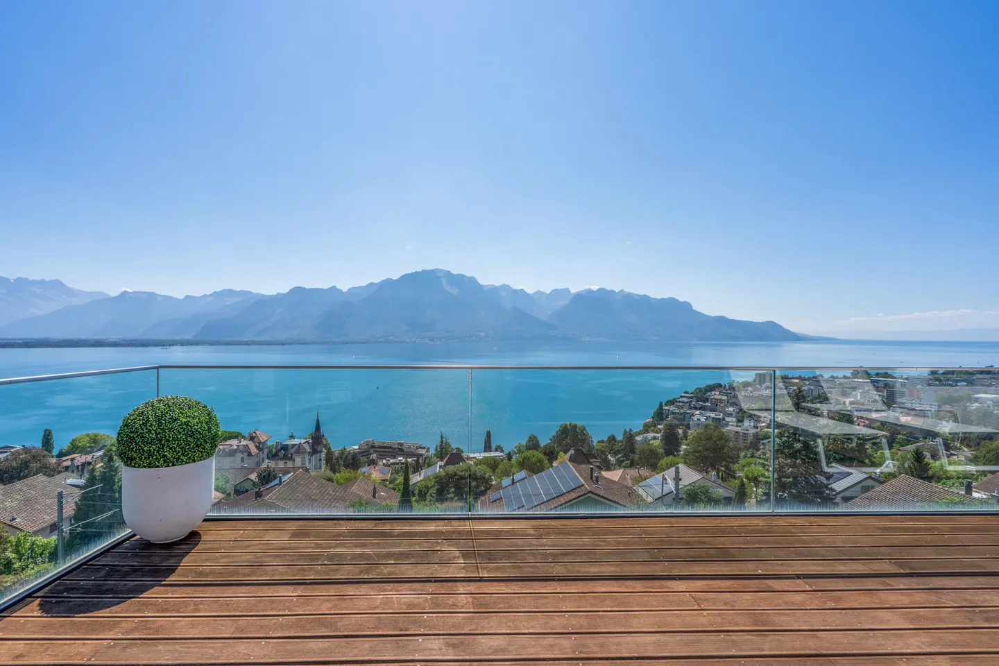 MONTREUX - ATTIQUE EXCEPTIONNEL AVEC VUE PANORAMIQUE - Foto 3 von 11