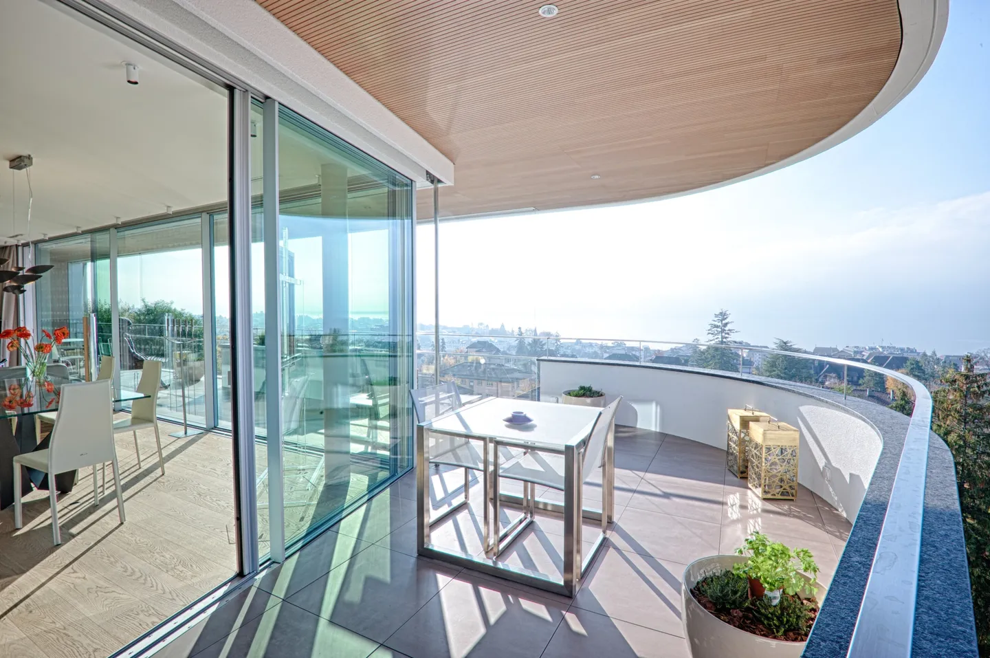 VEVEY - MAGNIFIQUE APPARTEMENT DE 4.5 PIECES AVEC SUPERBE VUE SUR LE - Foto 2 di 13