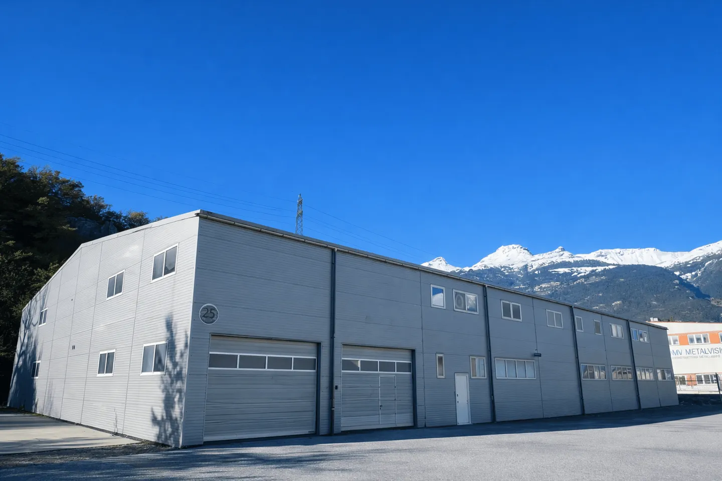 SIERRE - HALLE INDUSTRIELLE DE 2'200 M2 AVEC PROJET DE TRANSFORMATION - Foto 6 di 13