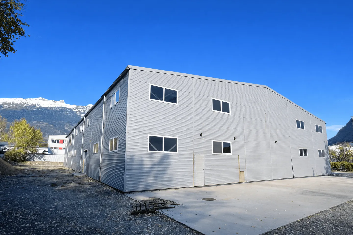 SIERRE - HALLE INDUSTRIELLE DE 2'200 M2 AVEC PROJET DE TRANSFORMATION - Foto 7 di 13