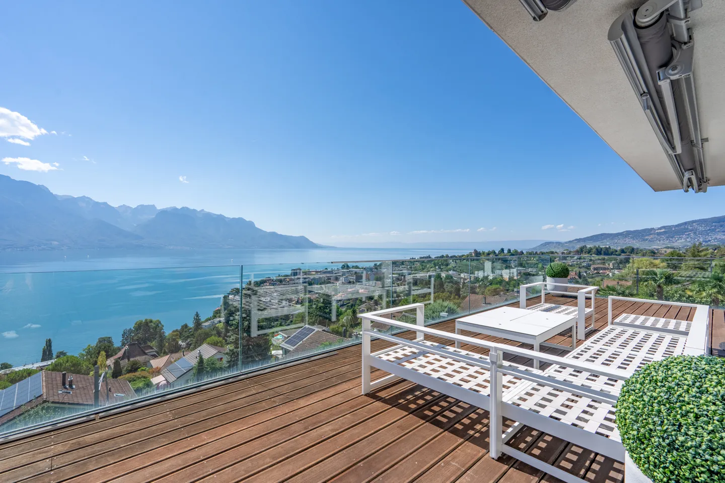 MONTREUX - ATTIQUE EXCEPTIONNEL AVEC VUE PANORAMIQUE - Foto 1 von 11