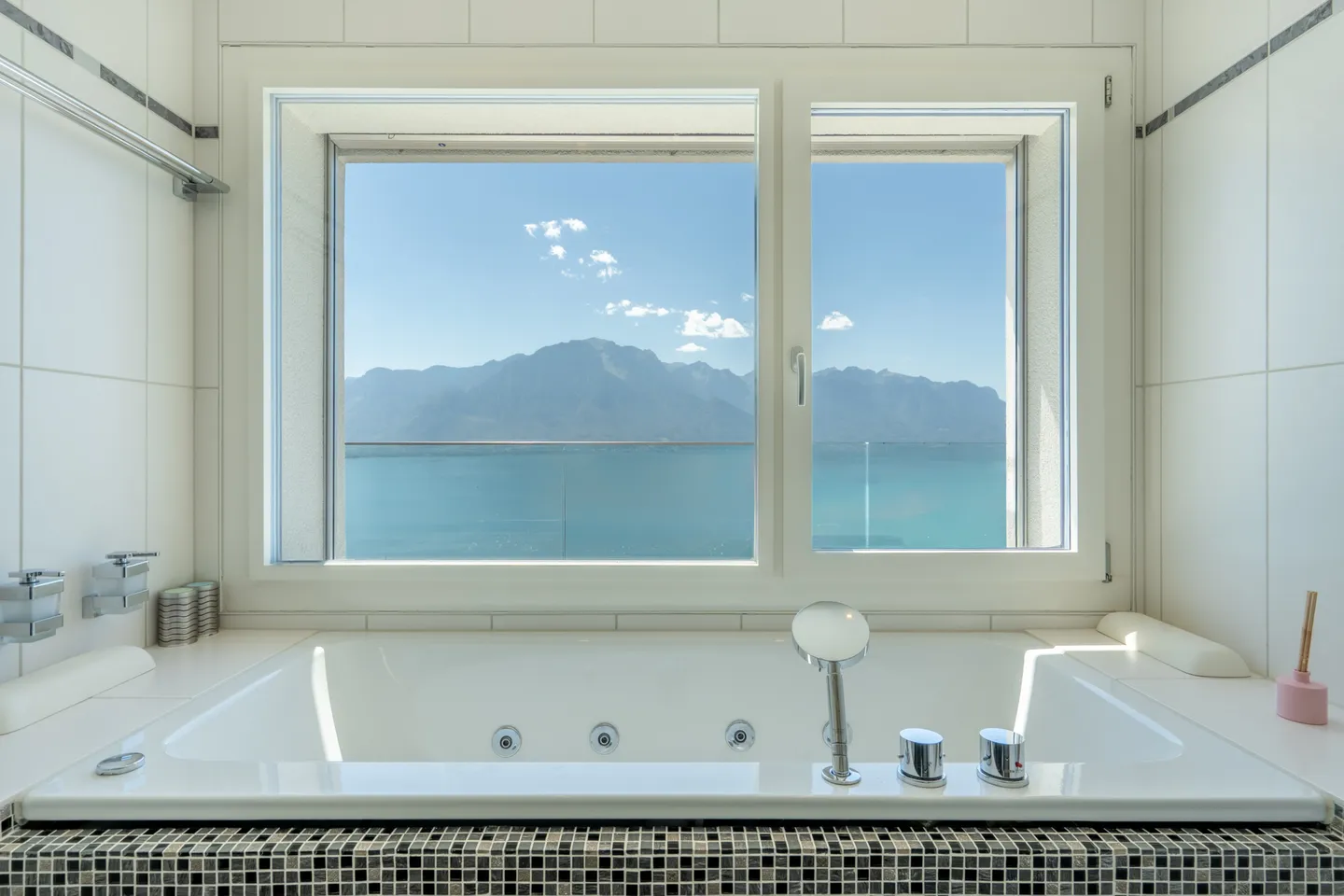 MONTREUX - ATTIQUE EXCEPTIONNEL AVEC VUE PANORAMIQUE - Foto 11 von 11
