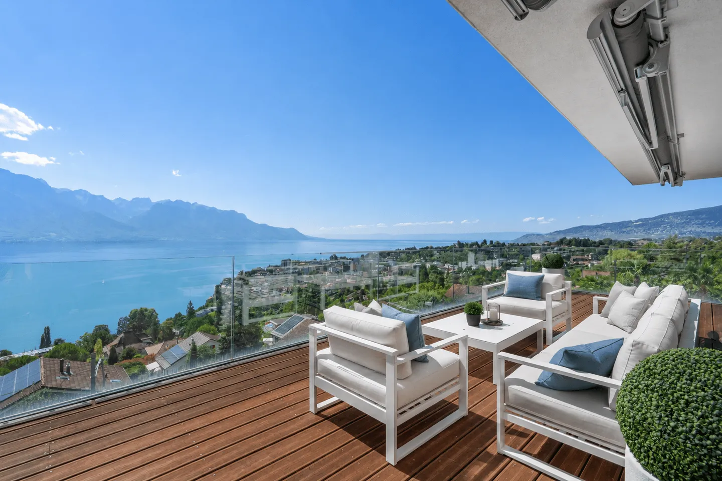 MONTREUX - EXCEPTIONAL PENTHOUSE WITH PANORAMIC VIEW - Photo 2 of 12