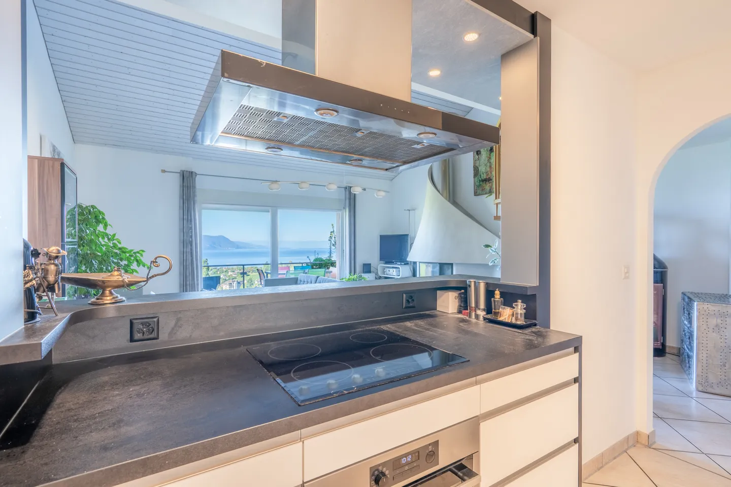 MONTREUX - CONTIGUOUS VILLA WITH PANORAMIC VIEW - Photo 9 of 11