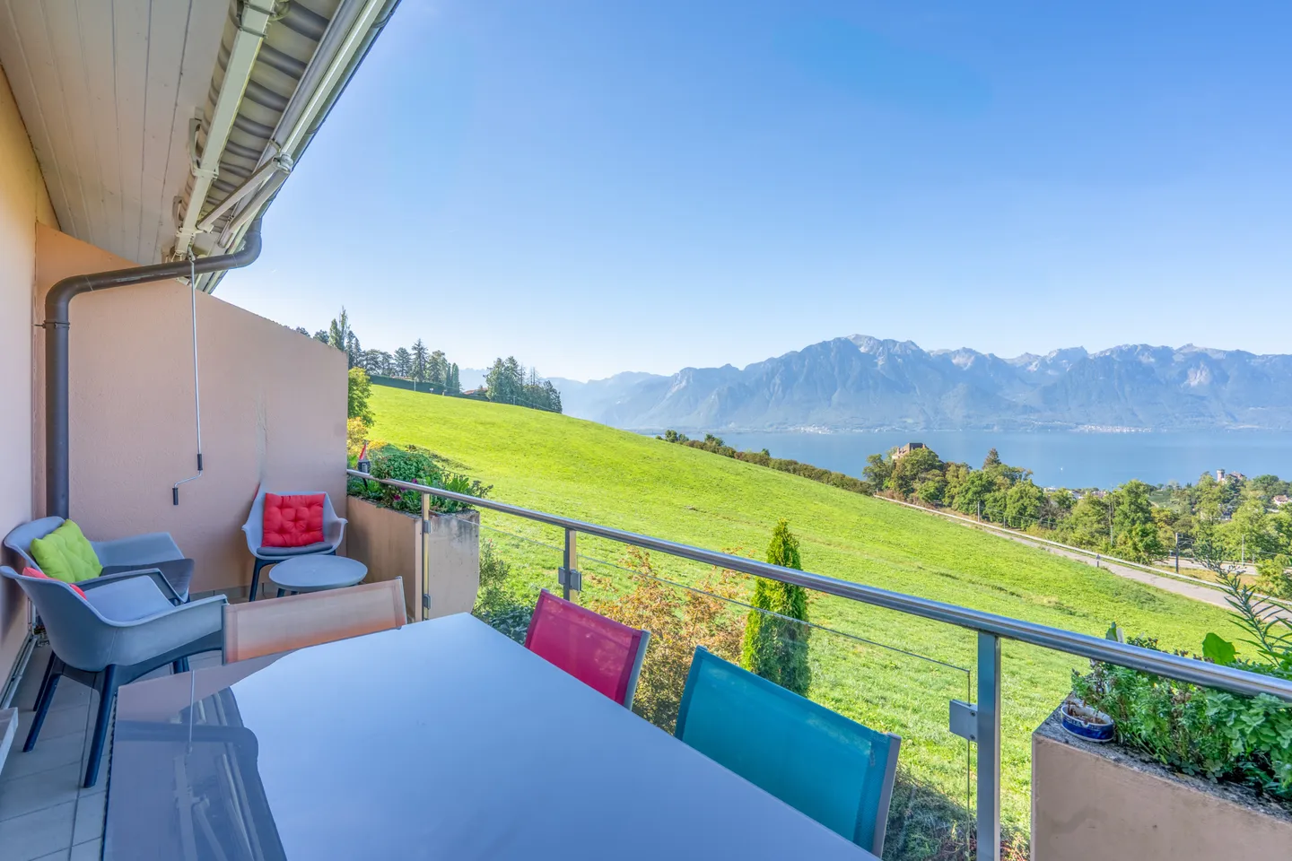 MONTREUX - CONTIGUOUS VILLA WITH PANORAMIC VIEW - Photo 2 of 11