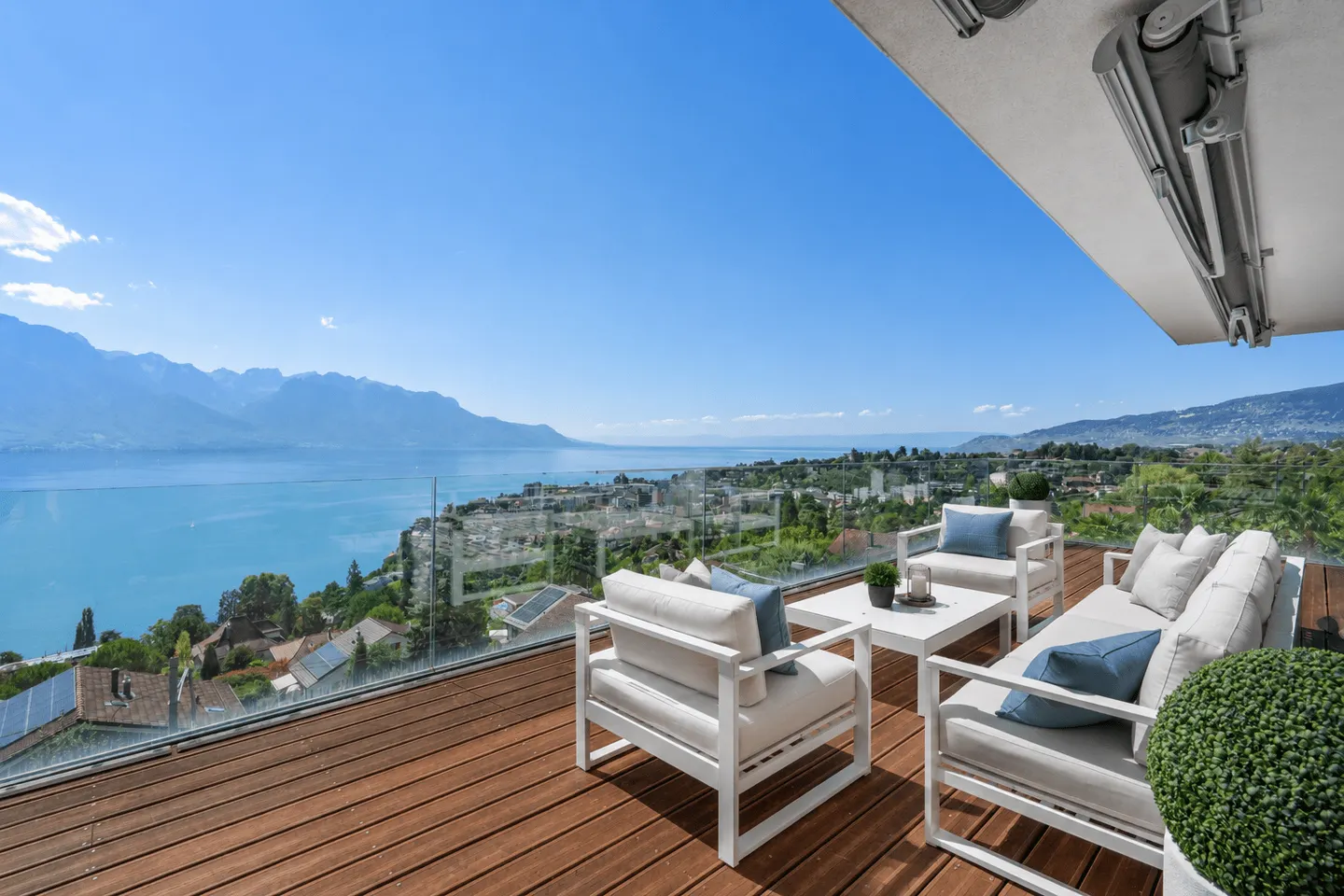 MONTREUX - EXCEPTIONAL PENTHOUSE WITH PANORAMIC VIEW - Photo 2 of 12
