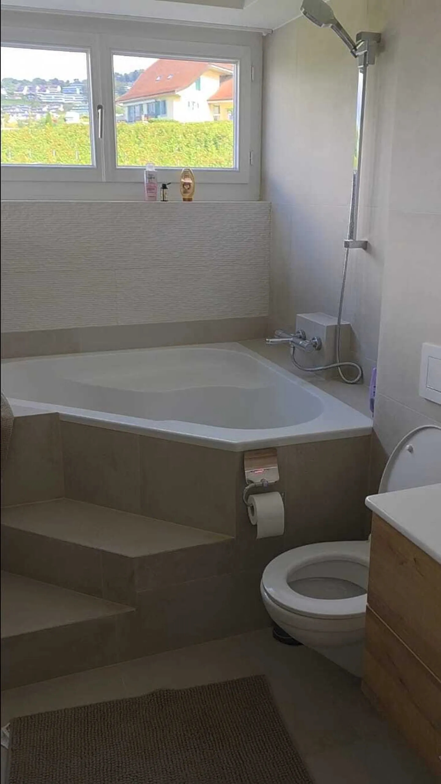 LUTRY - BEAUTIFUL 4.5-ROOM APARTMENT WITH LAKE VIEW - Photo 13 of 13