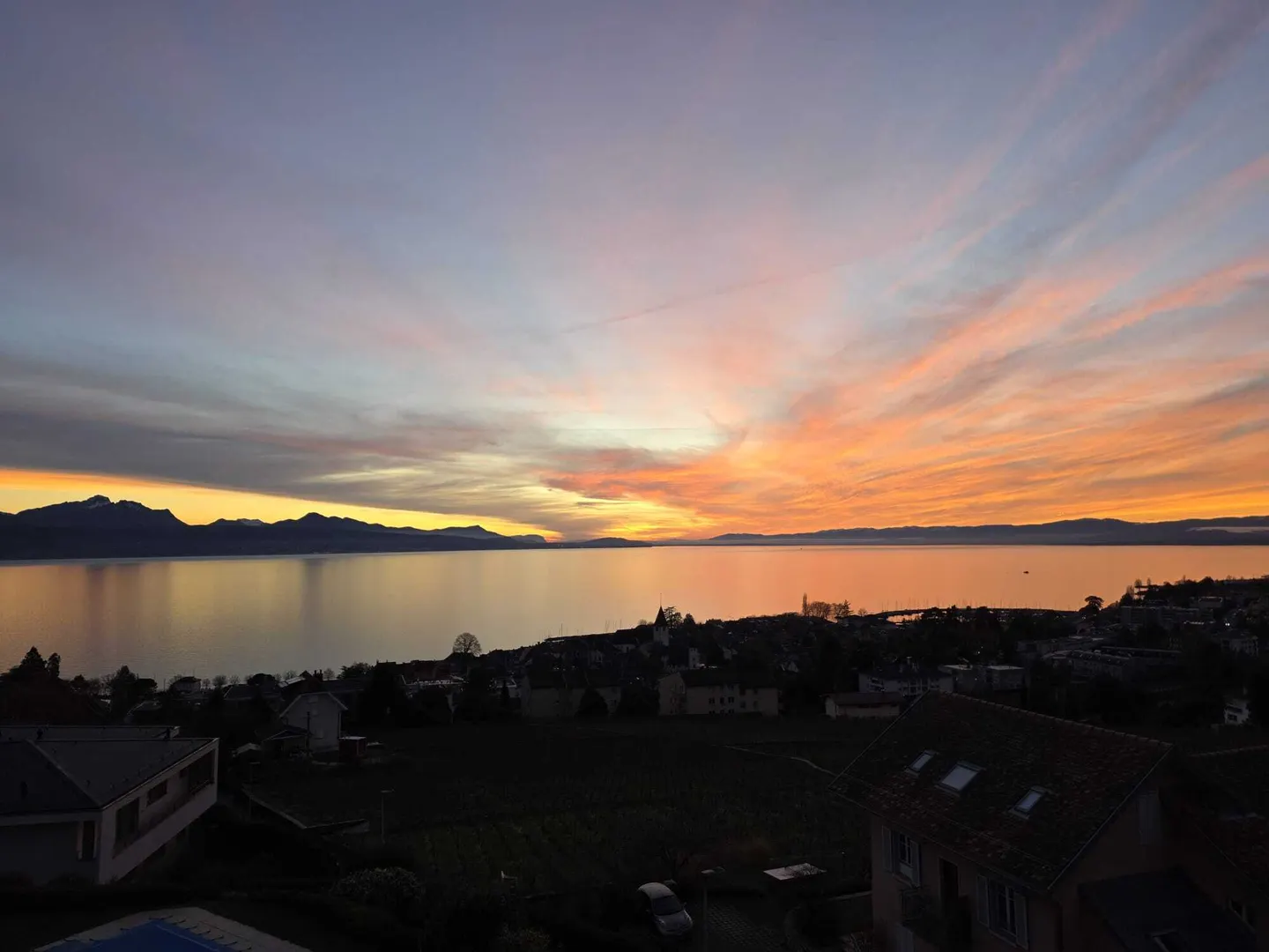LUTRY - BEAUTIFUL 4.5-ROOM APARTMENT WITH LAKE VIEW - Photo 1 of 13