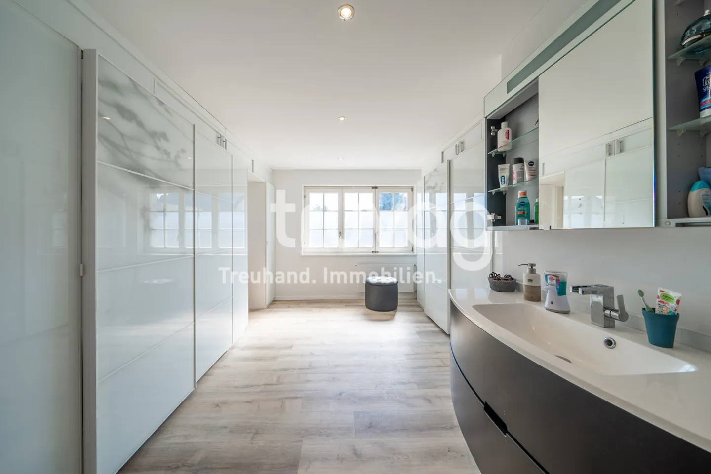 Proprietà familiare con terreno soleggiato - Foto 9 di 13