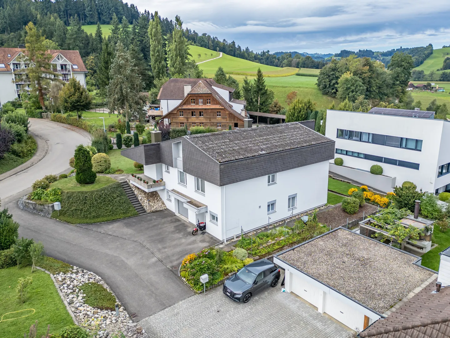 Freistehendes Einfamilienhaus mit viel Potenzial - Foto 2 von 11