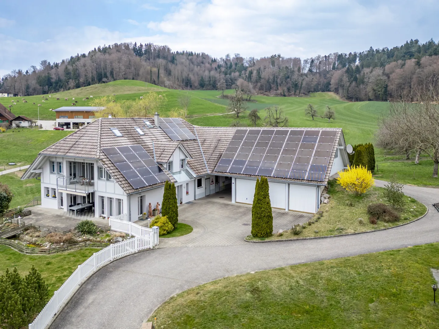 Villa di campagna luminosa con stalle per cavalli - Foto 1 di 8