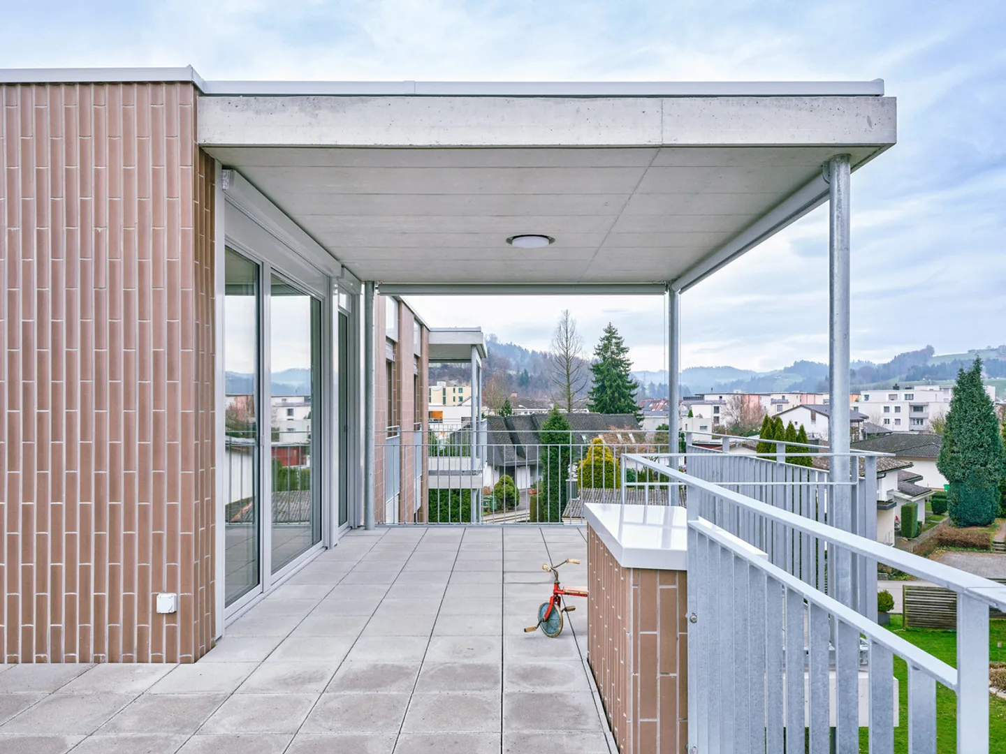 Moderne Attikawohnung mit Terrasse - Foto 3 von 6