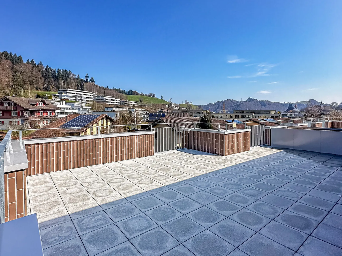 Moderne Attikawohnung mit Terrasse - Foto 4 von 6