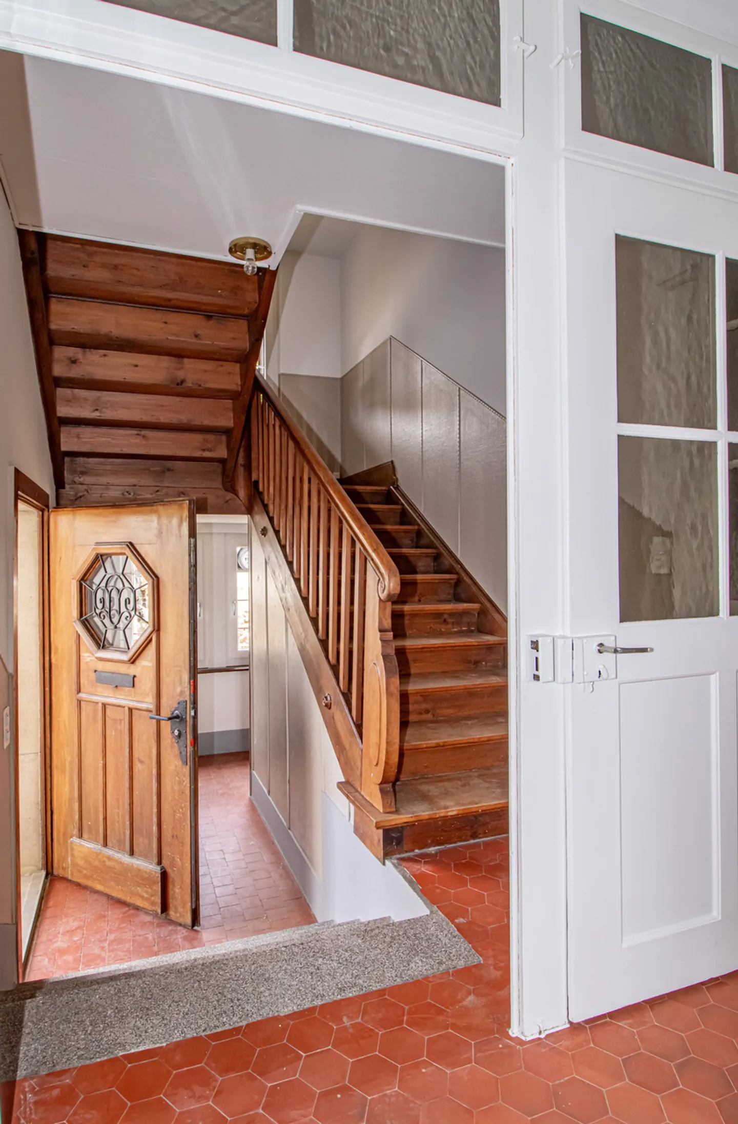 Timeless Elegance in Historical Architecture - Photo 9 of 12