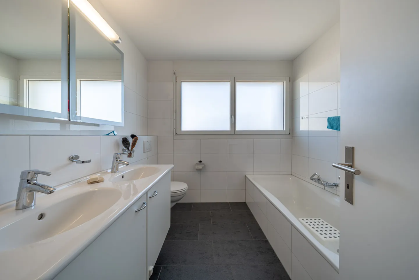 Living by Lake Sempach - Photo 5 of 7