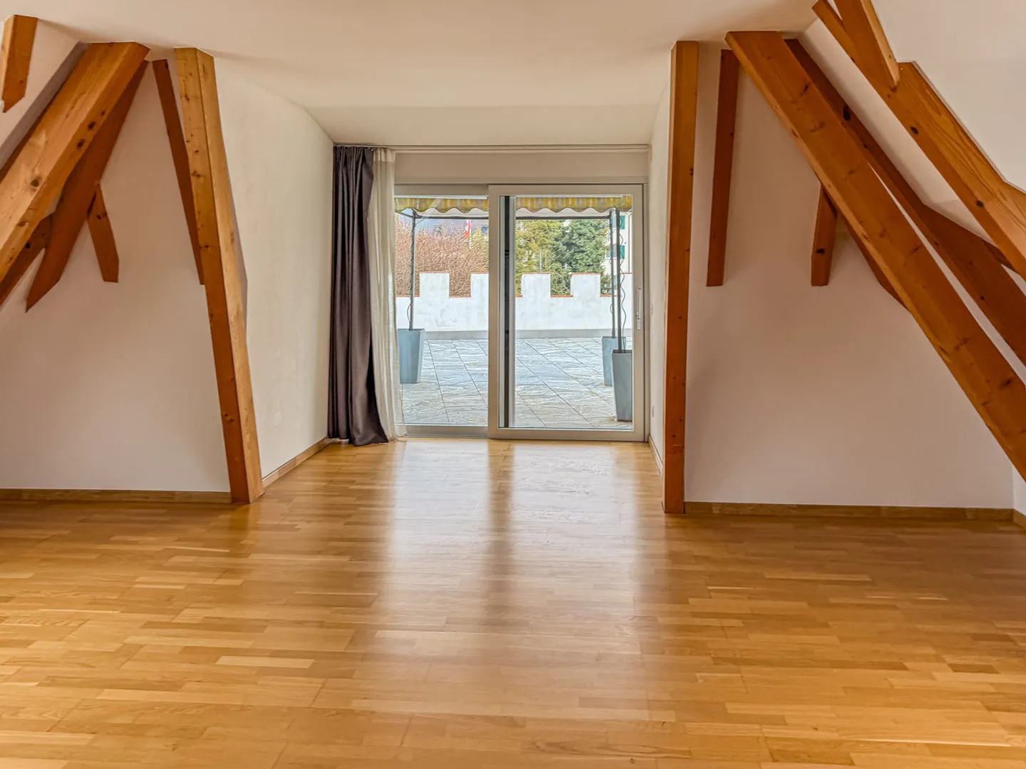 Family estate with sunny plot - Photo 10 of 13