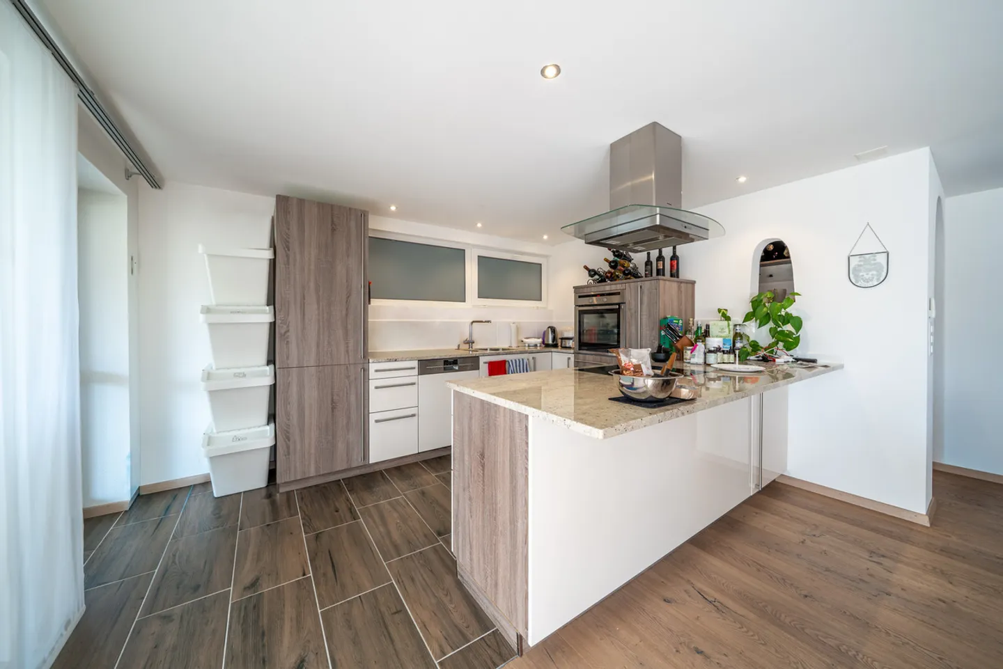 Family estate with sunny plot - Photo 2 of 13