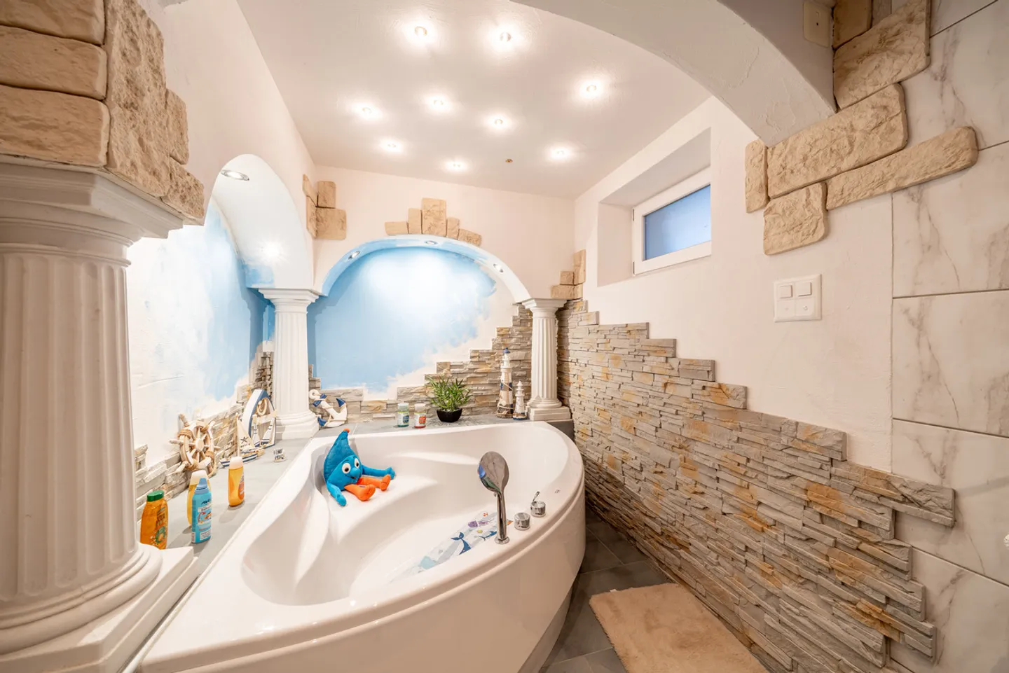 Family estate with sunny plot - Photo 7 of 13