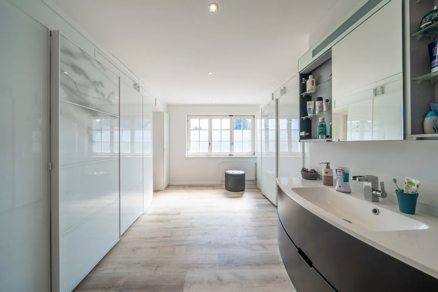 Family estate with sunny plot - Photo 9 of 13