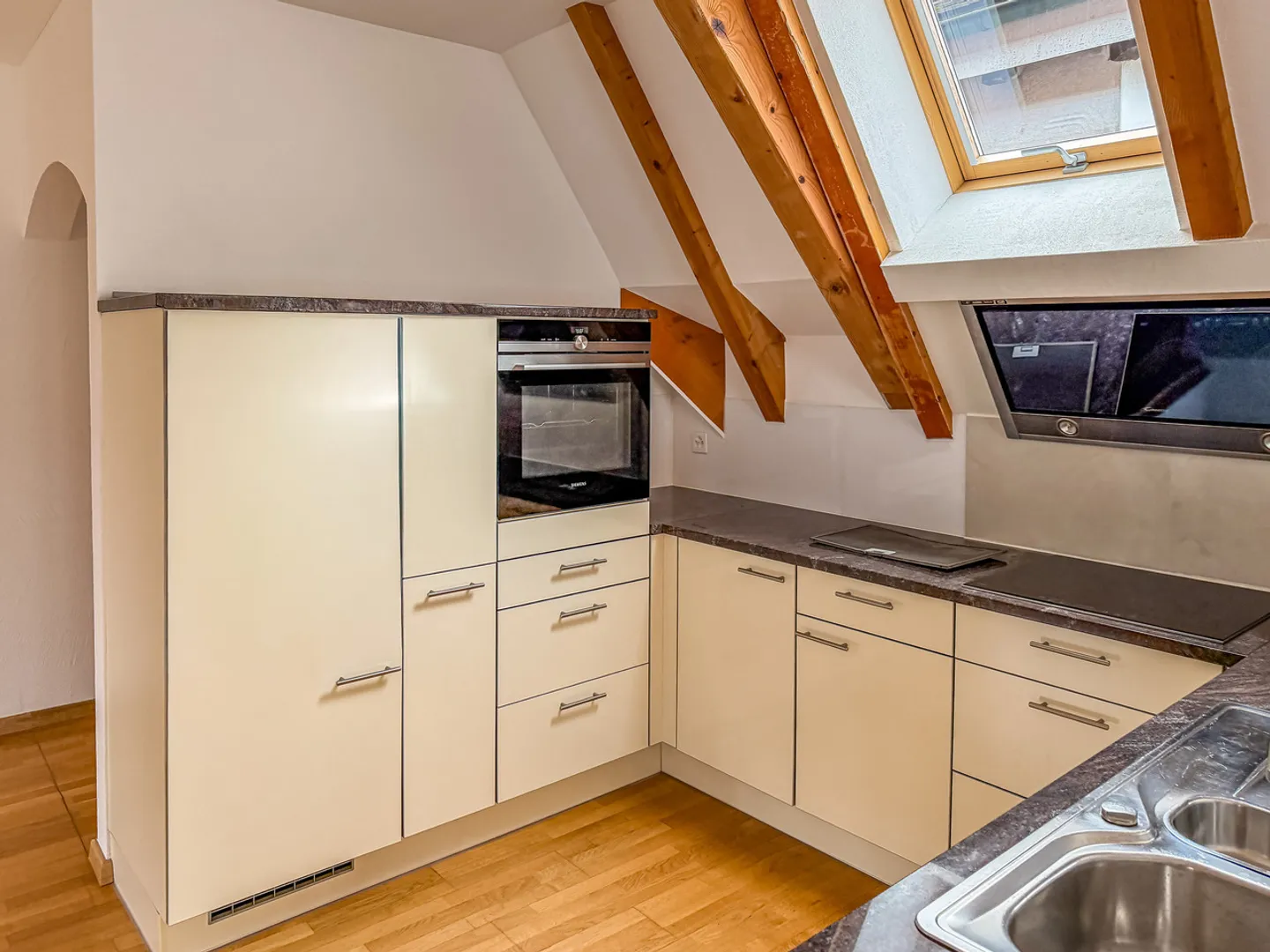 Family estate with sunny plot - Photo 11 of 13