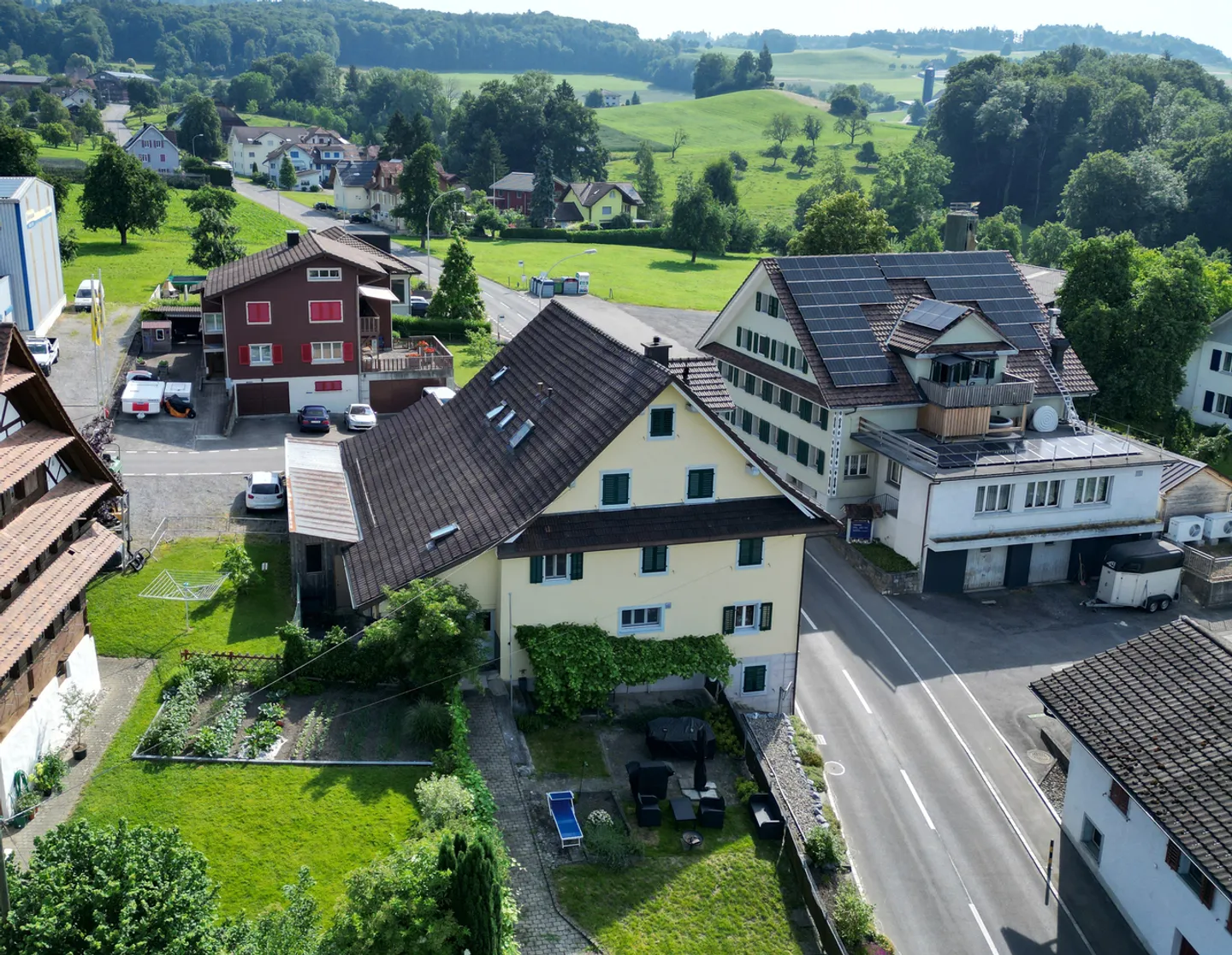 Charmantes Mehrfamilienhaus - Foto 1 von 10