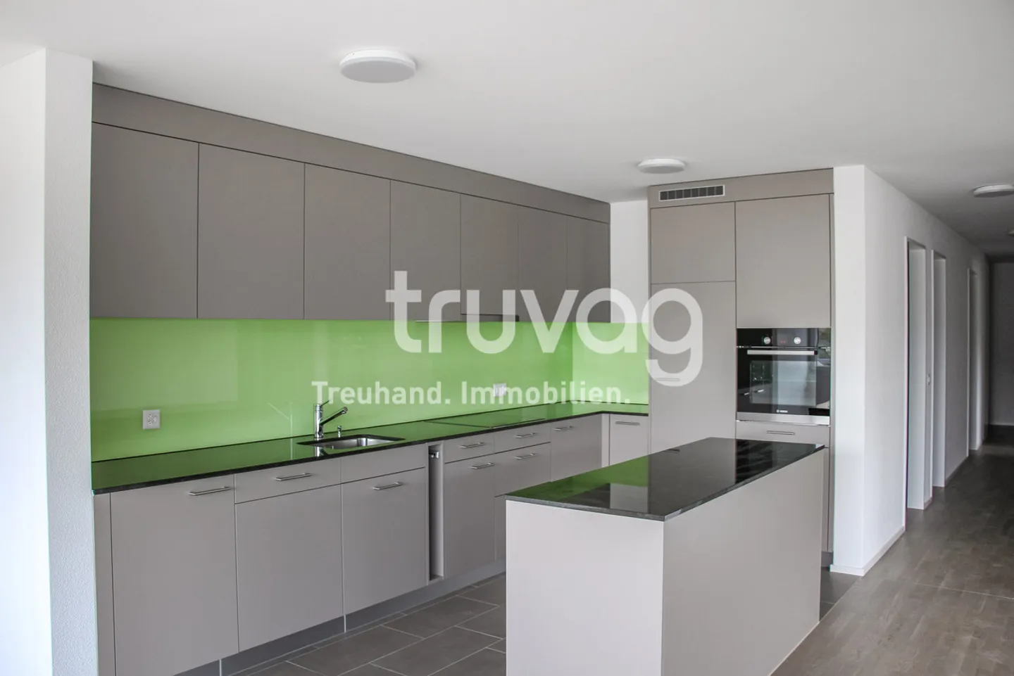 Appartement 4 1/2 pièces bien entretenu, ensoleillé et spacieux - Photo 2 sur 7