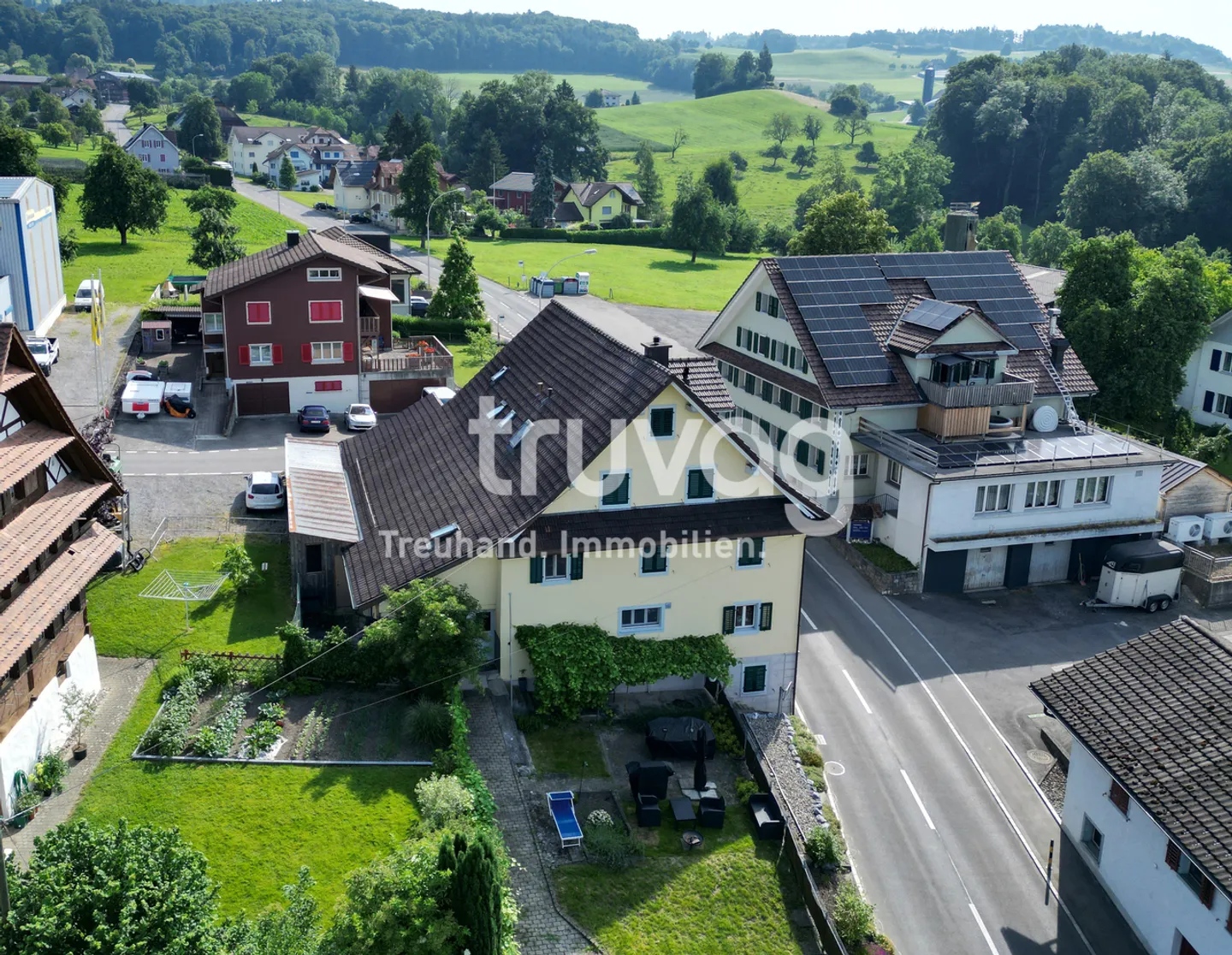 Charmantes Mehrfamilienhaus - Foto 1 von 10