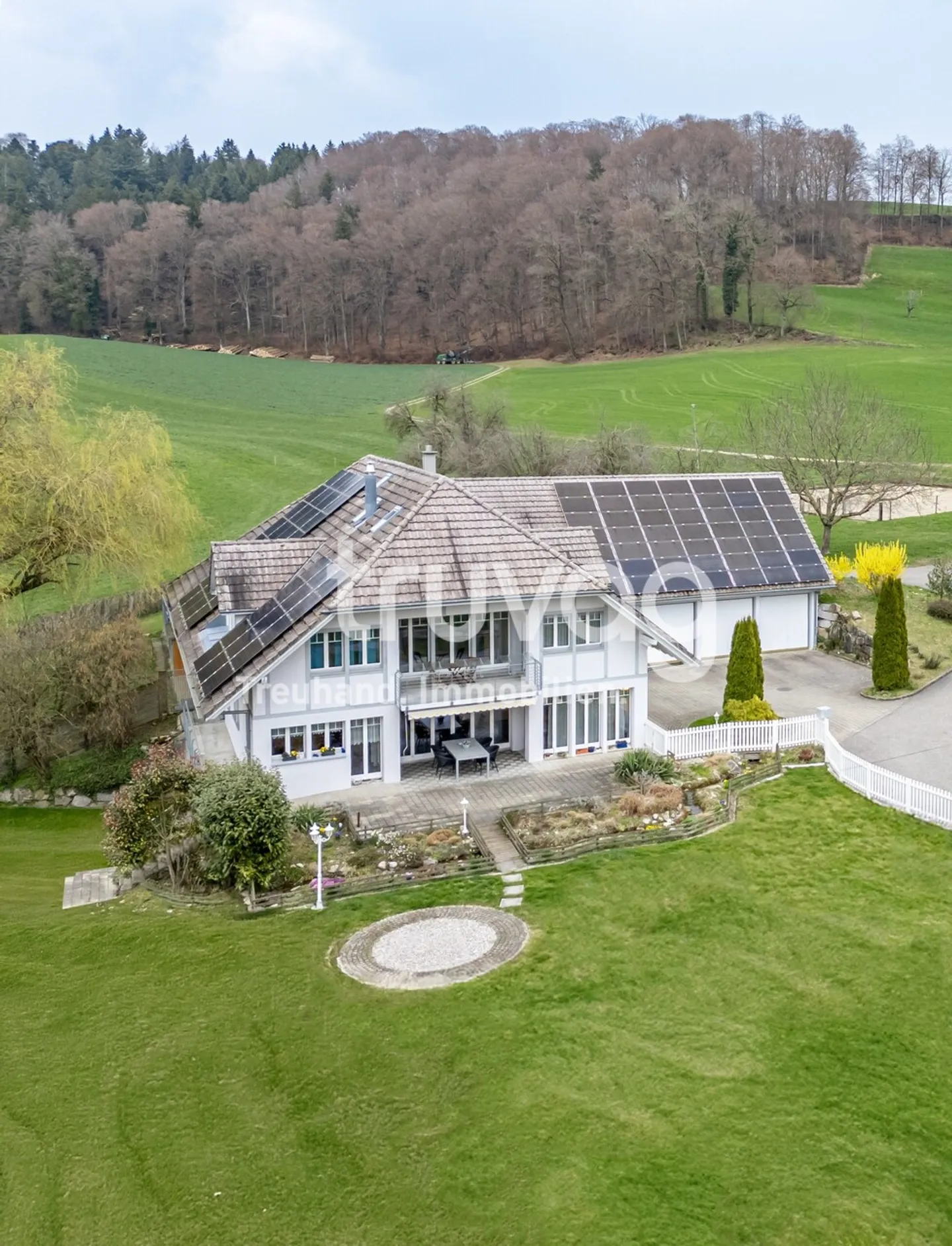 Light-Filled Country House Villa with Horse Stables - Photo 1 of 8