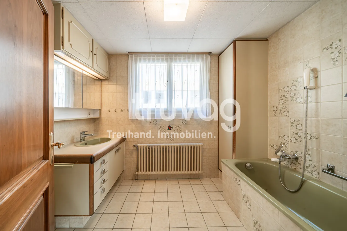 Semi-detached house with building land reserve - Photo 5 of 12