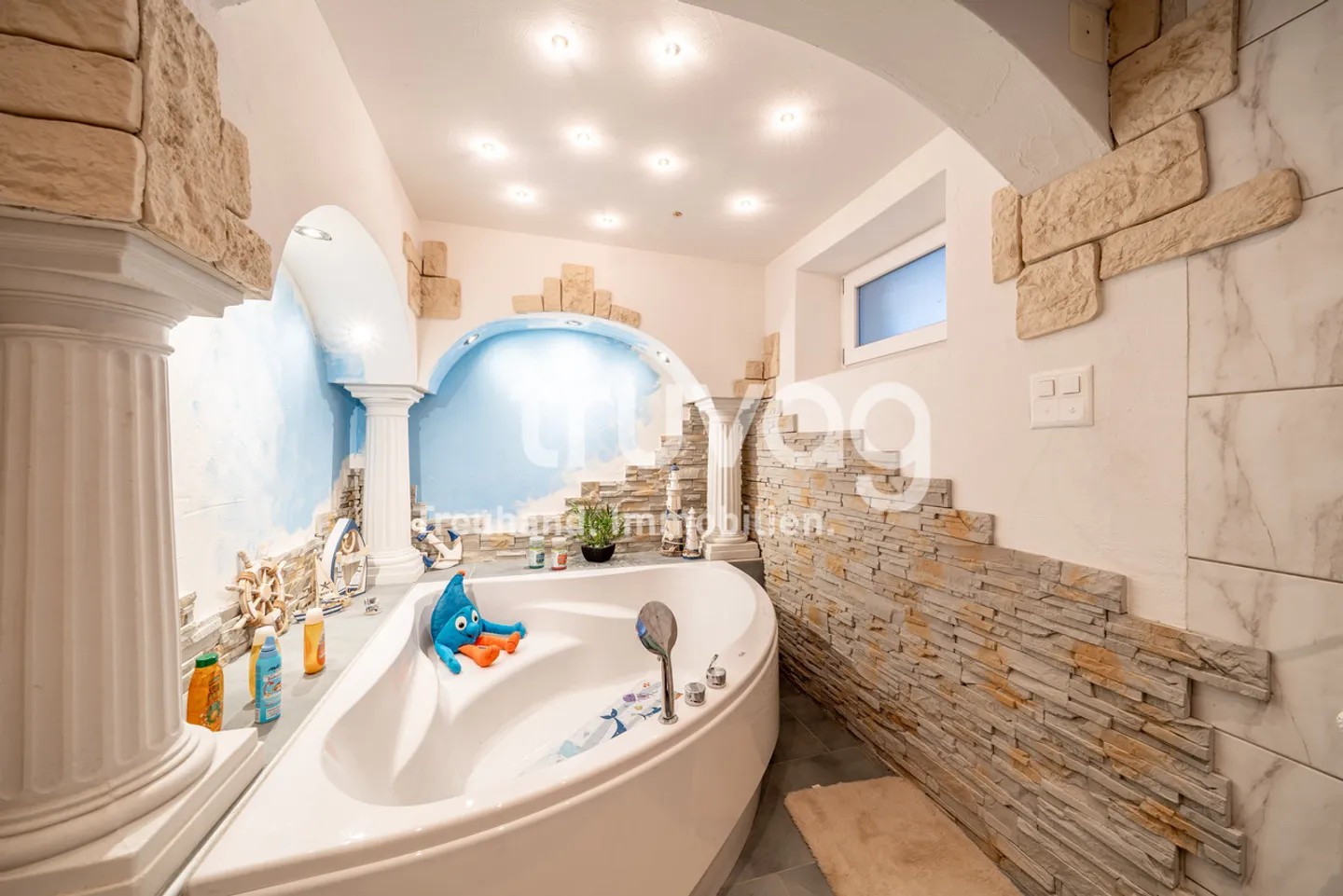 Proprietà familiare con terreno soleggiato - Foto 7 di 13