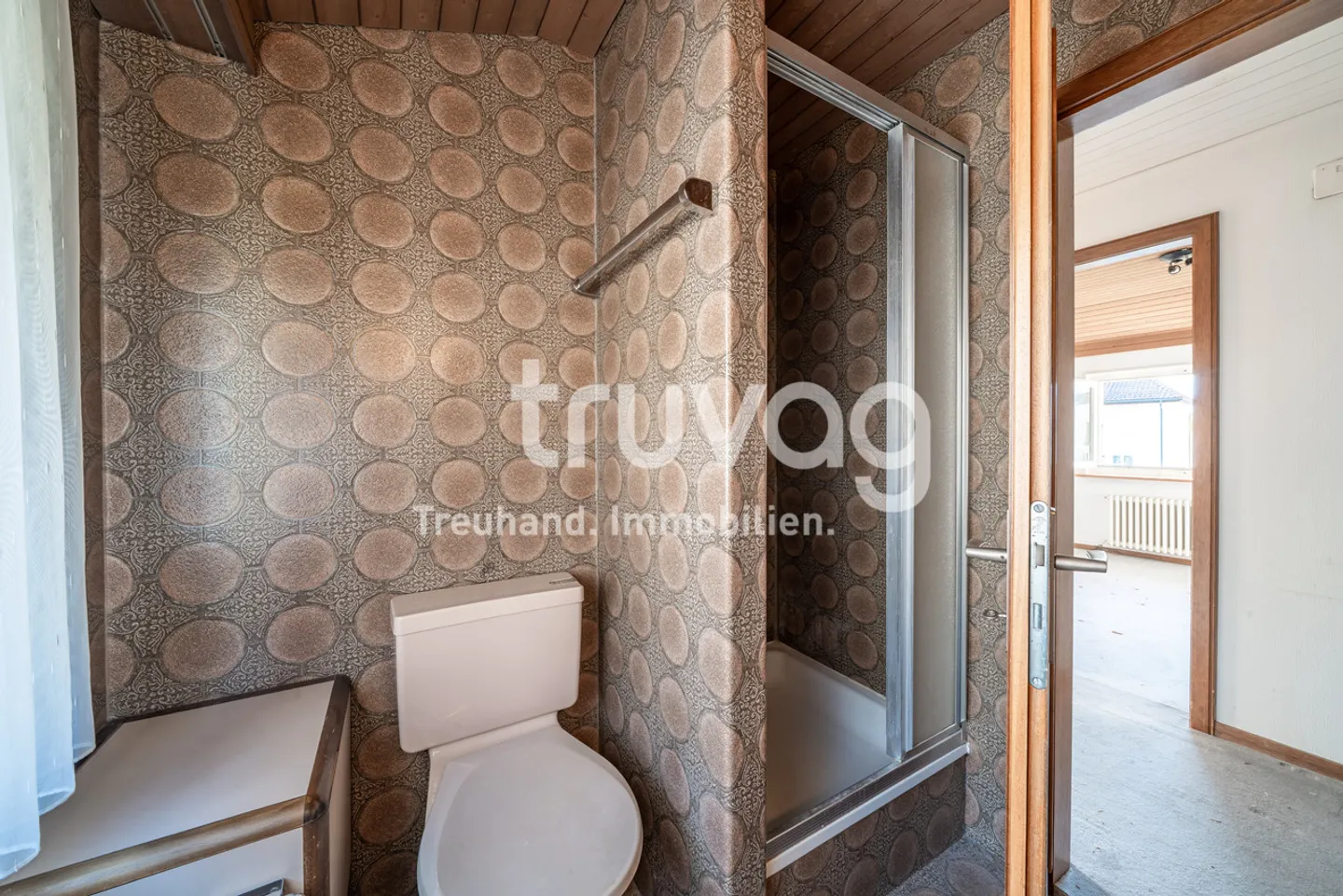 Semi-detached house with building land reserve - Photo 9 of 12