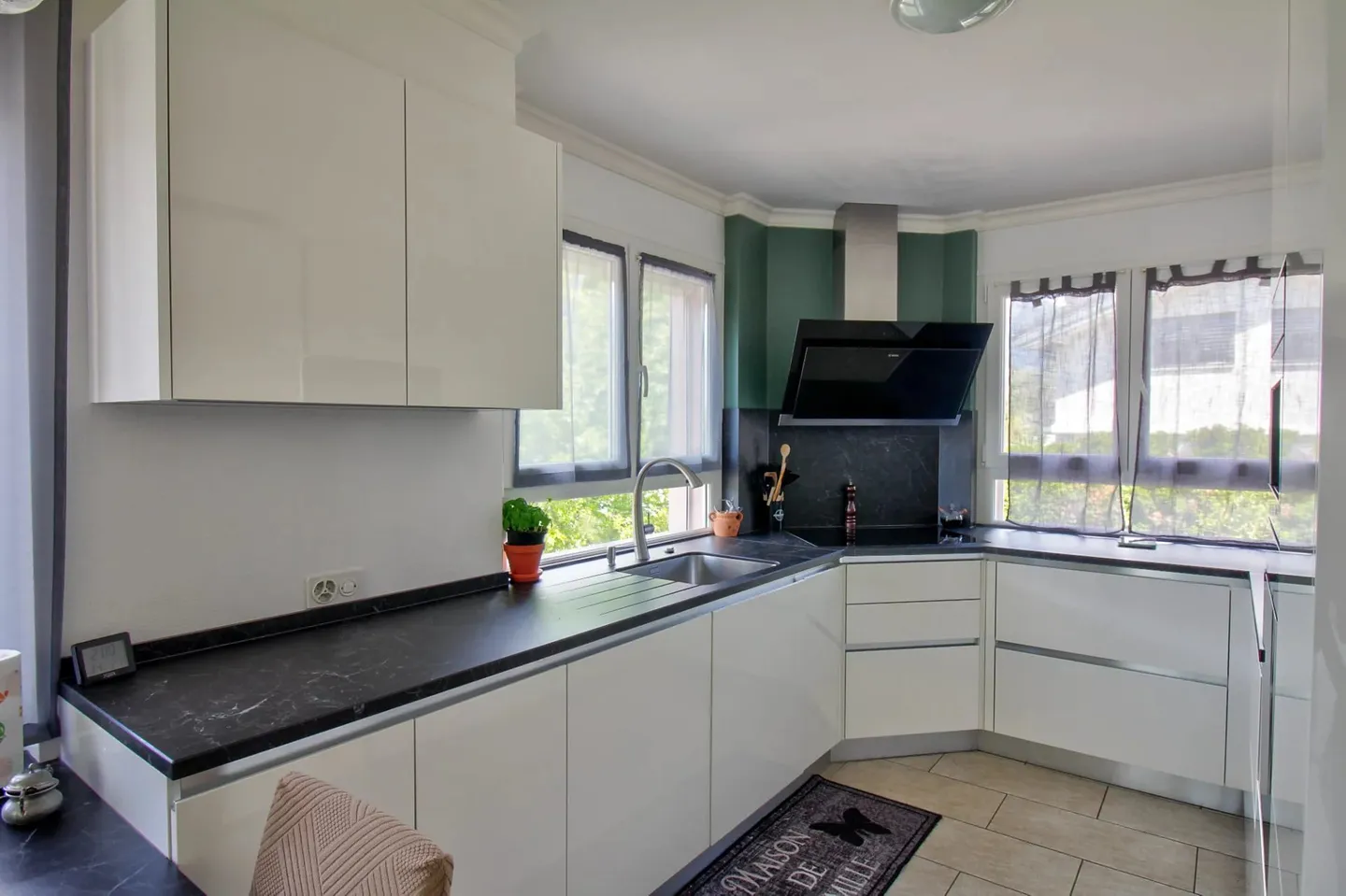 Sierre I Exceptional 6.5 Room Villa - Photo 3 of 13