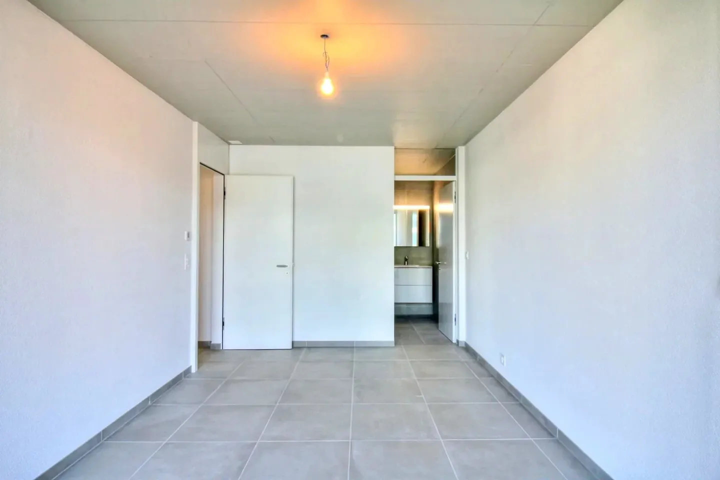 Magnificent penthouse in the heart of Conthey - Photo 7 of 13