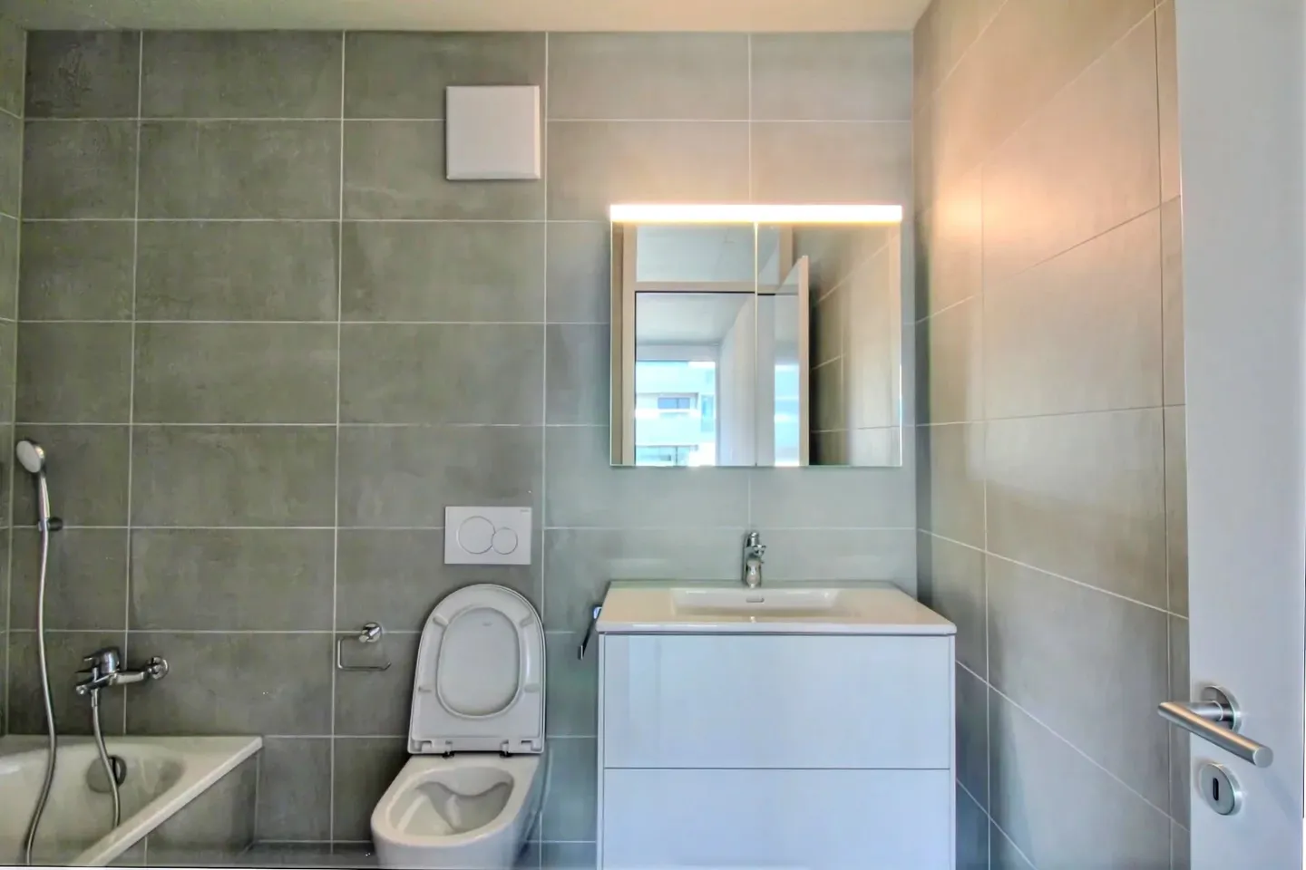 Magnificent penthouse in the heart of Conthey - Photo 8 of 13