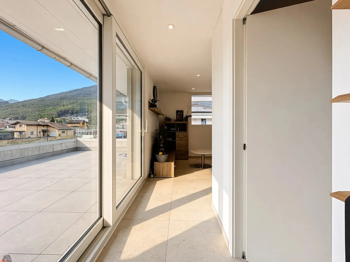 Collombey – Appartamento moderno 2.5 locali con grande terrazza - Foto 1 di 11