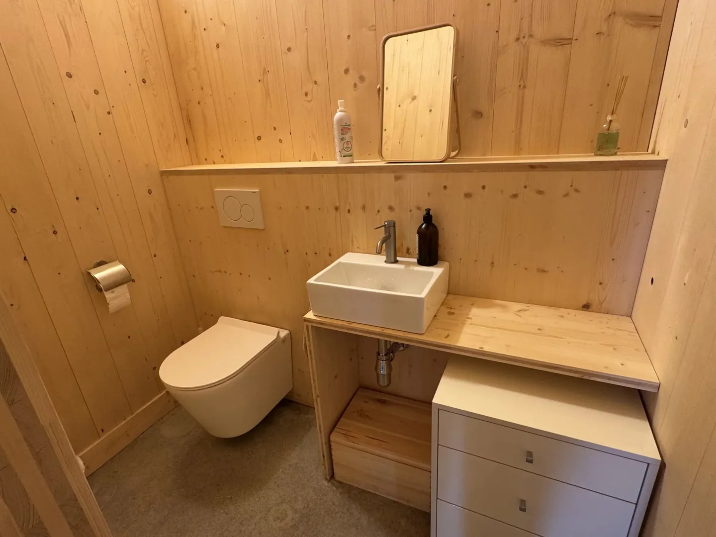 Contemporary and Bright Office - Photo 4 of 5