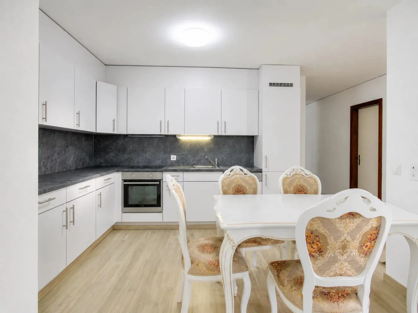 Incantevole appartamento di 5,5 locali a Sierre - Foto 1 di 13