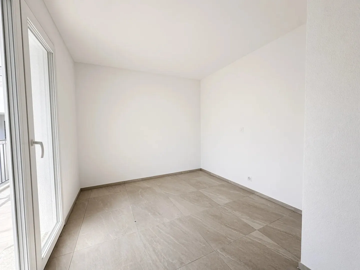 Saxon - 4,5 Zimmer Neubau mit großer überdachter Terrasse - Foto 7 von 8
