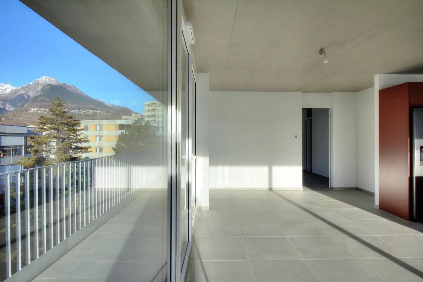 Magnificent penthouse in the heart of Conthey - Photo 3 of 8