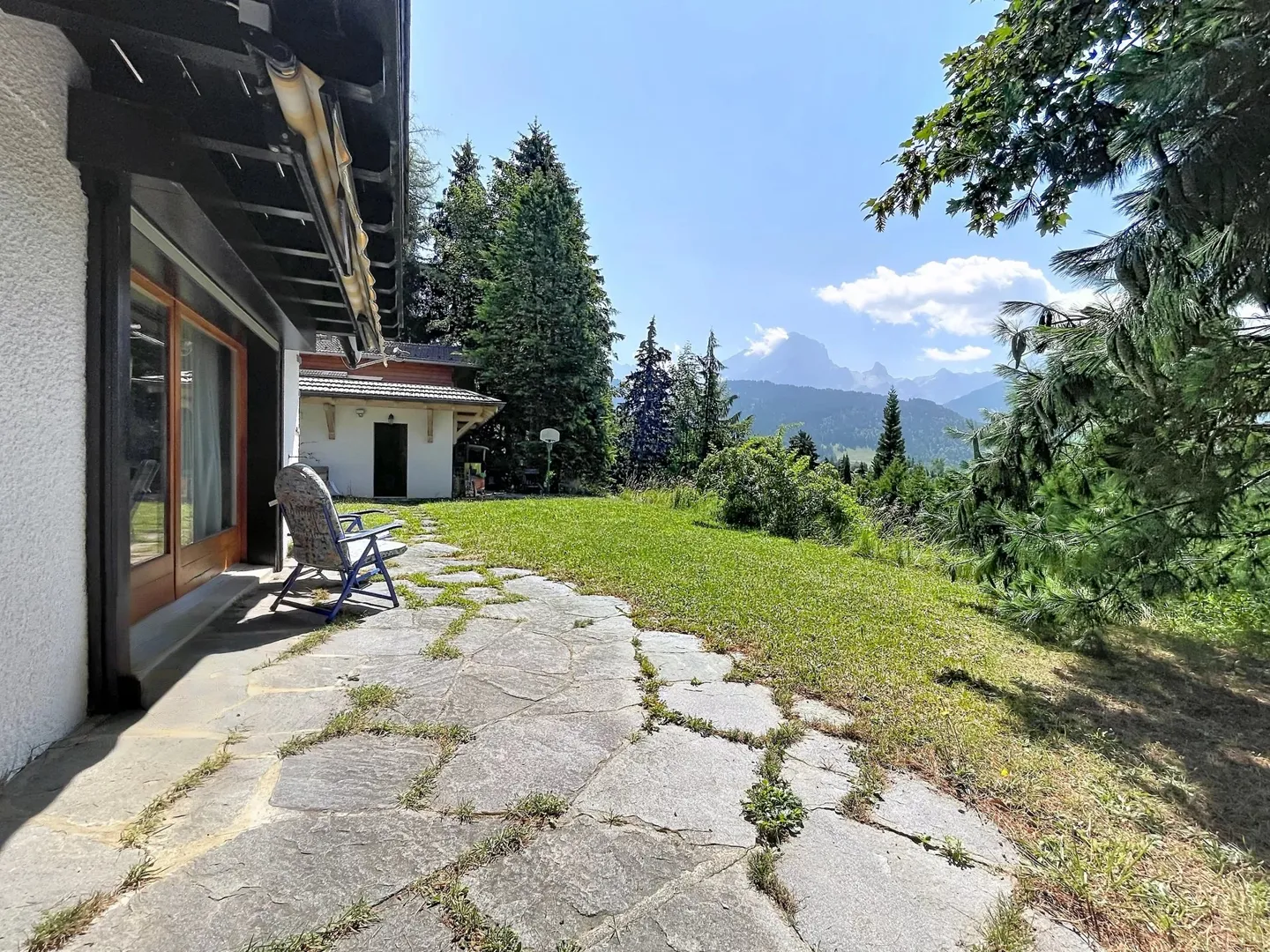 Chalet individuel avec dépendance et vue panoramique sur le Mont-Blanc - Photo 2 of 13