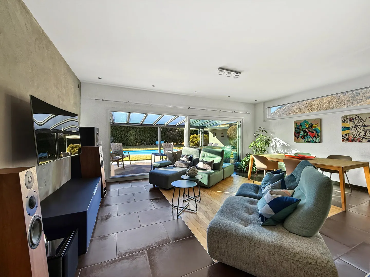 Fully | Contemporary villa with 6.5 rooms and swimming pool - Photo 6 of 13