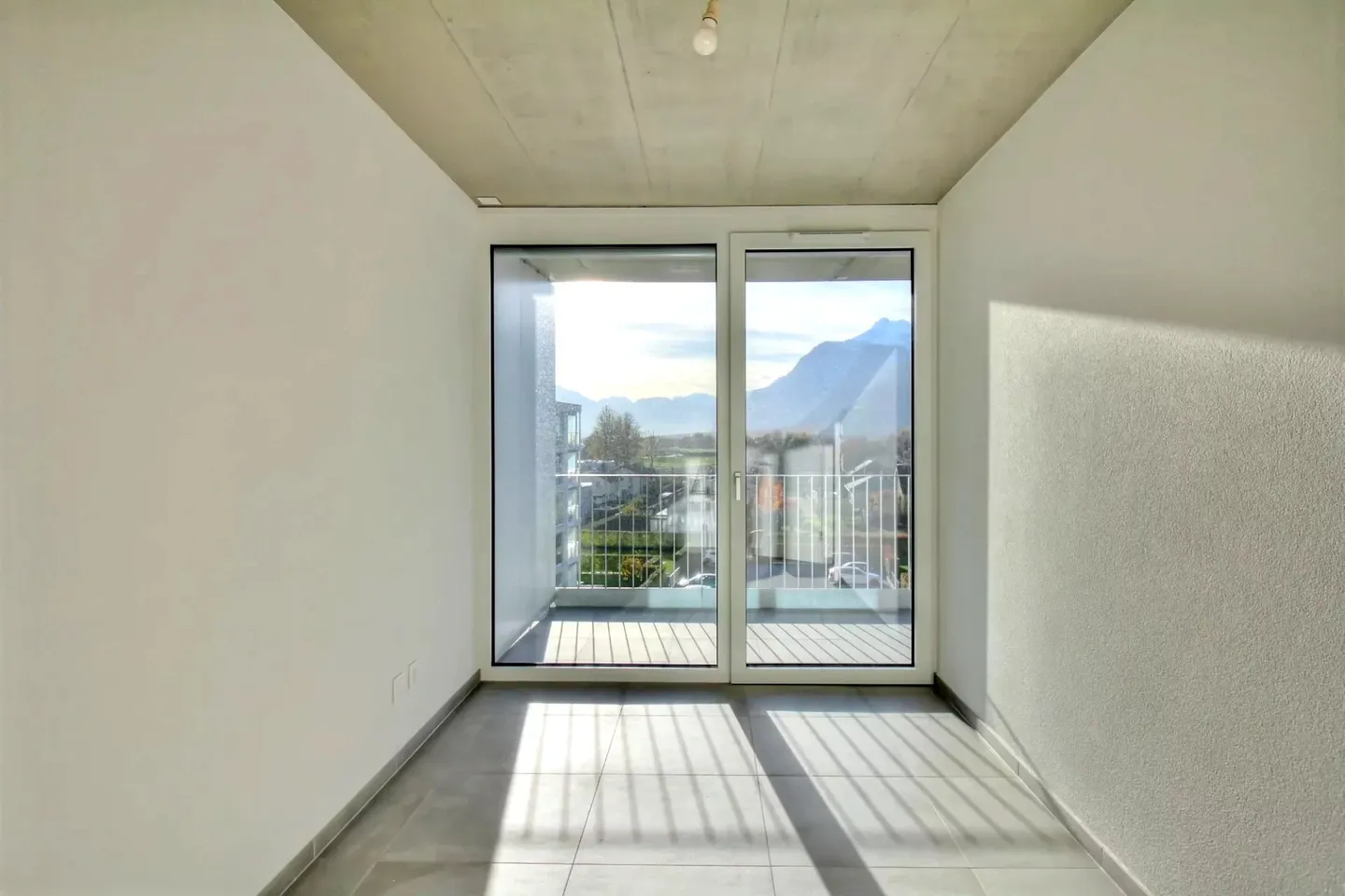 Magnificent penthouse in the heart of Conthey - Photo 7 of 8